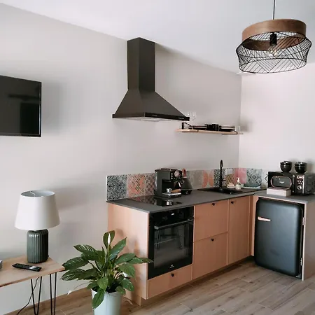 Maisonnette De Charme A 5 Min Du Parc Puydufou Holiday home *